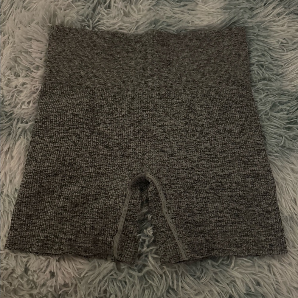 Colsie (Target) high waisted GRAY ribbed knit biker shorts. Size SMALL.